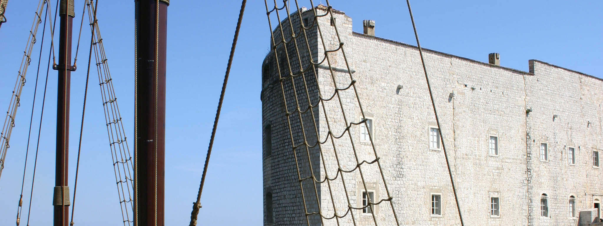 Game of Thrones cruise and walking tour by Karaka ship