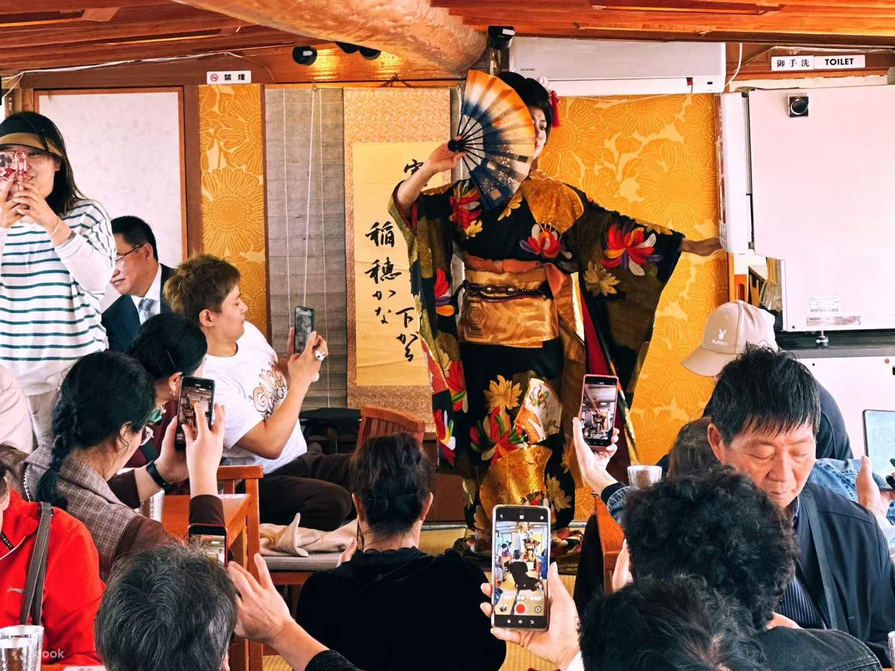 Japanese Traditional Houseboat Experience & Kimono Dance Performance & Landmark Cruise & Free Drinks